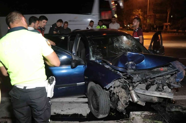 Sinyalizasyon direğine çarpan otomobil sürücüsü hayatını kaybetti
