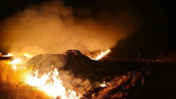 Şırnak’ın Suriye sınırında anız yangını: 7 köy etkilendi