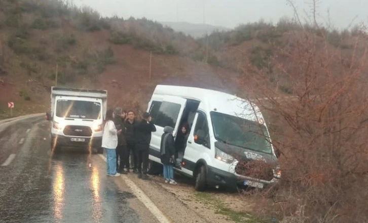 Şırnak-Siirt kara yolunda yoldan çıkan minibüste 1 kişi yaralandı
