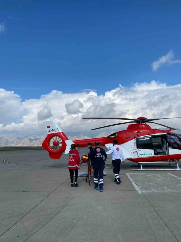 Şırnak’ta 12 yaşındaki çocuk ambulans helikopterle Diyarbakır’a sevk edildi
