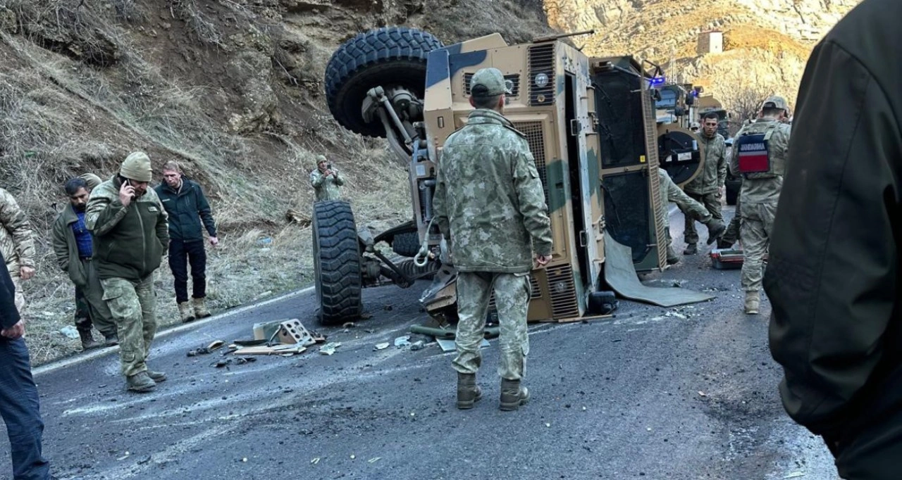 Şırnak’ta askeri araç devrildi: 2 asker yaralı