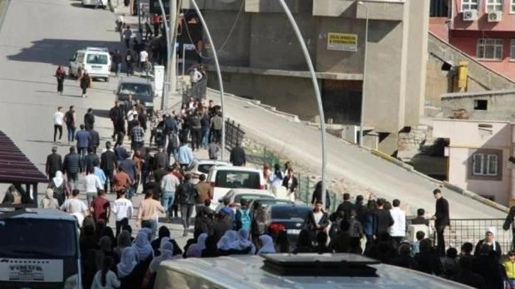 Şırnak'ta DEM Partililerin Yürüyüşü Biber Gazıyla Sonuçlandı