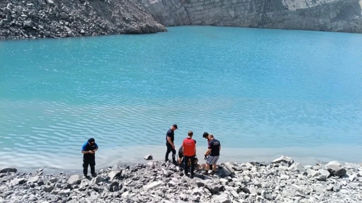 Şırnak’ta kamyon gölete uçtu, şoför kayıp
