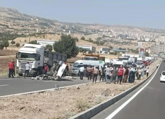 Şırnak’ta kamyonet ile tır çarpıştı: 1 bebek öldü, 3 kişi yaralandı

