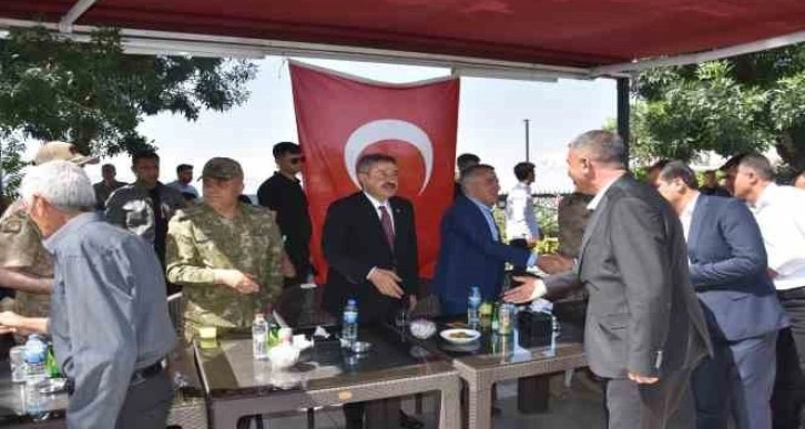 Şırnak Valisi Bilgin, vatandaşlarla bayramlaştı