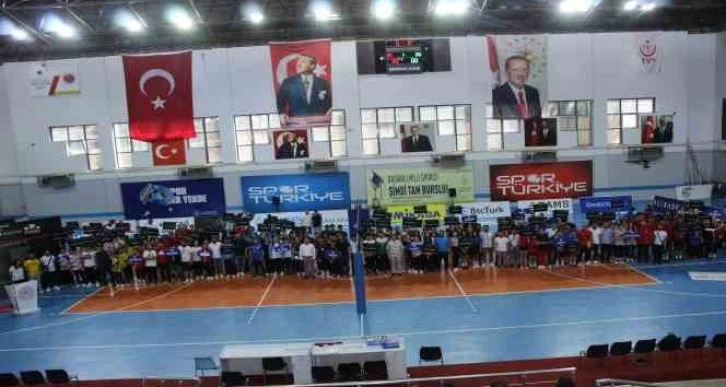 Şırnak’ta ANALİG voleybol çeyrek finali heyecanı başladı