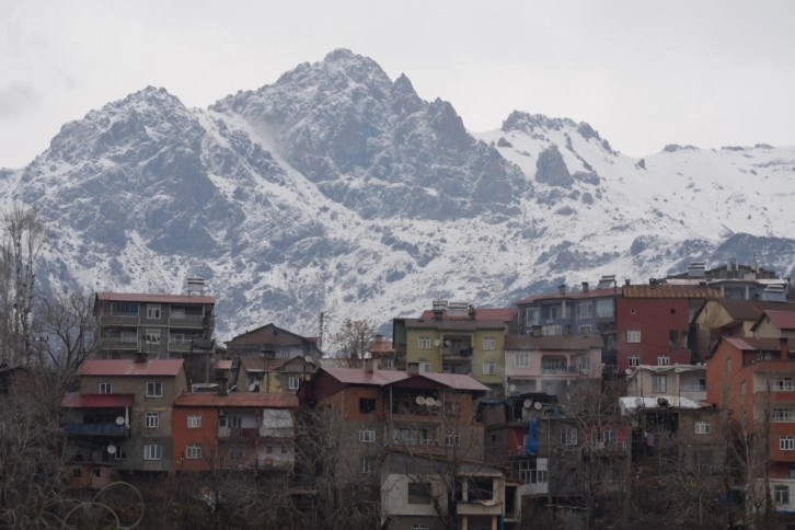 Şırnak'ta bahar beklerken kar geldi