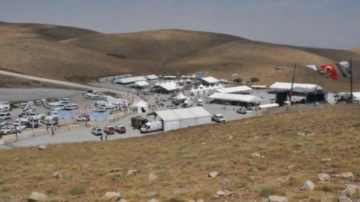 Şırnak'ta halk Cudi Dağı'na akın etti