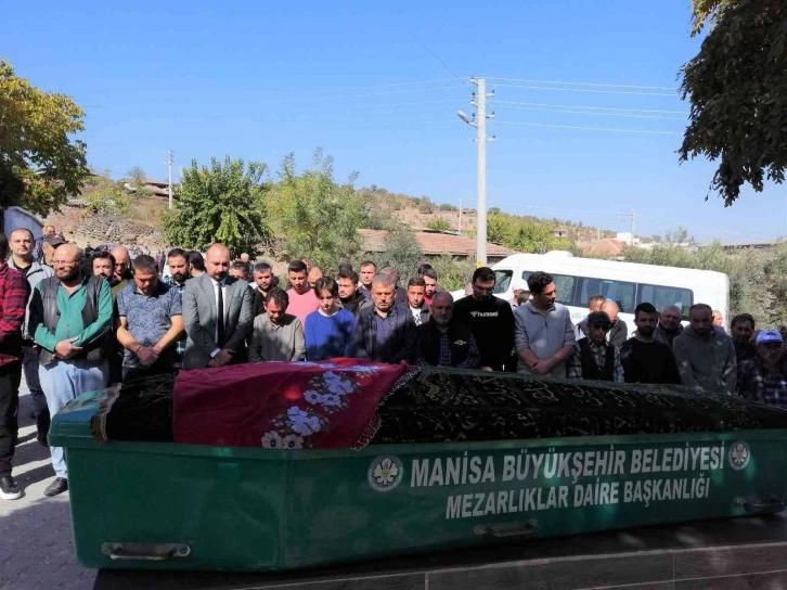 Sırtından vurularak öldürülen genç kız toprağa verildi
