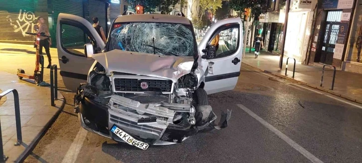 Şişli’de dehşete düşüren kaza: Motosiklet bir yere, sürücü başka yere fırladı
