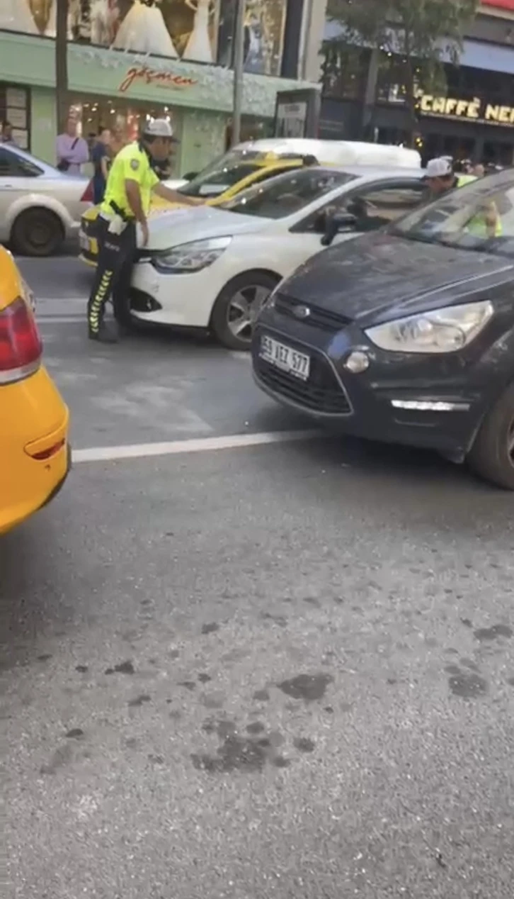 Şişli’de denetimden kaçan şüpheli aracını polislerin üzerine sürdü: O anlar kamerada
