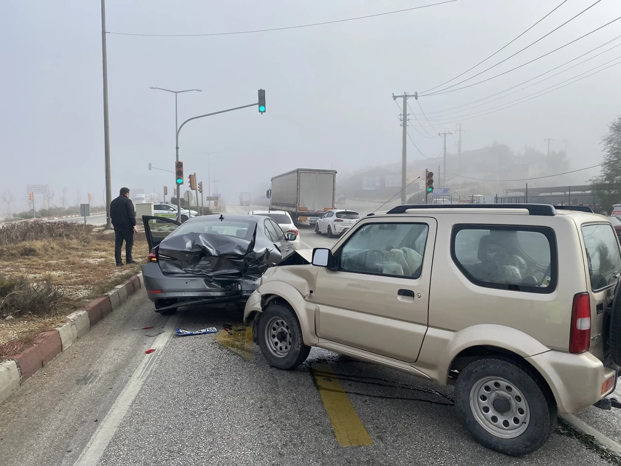 Sisli hava zincirleme kazayı beraberinde getirdi: 2 yaralı
