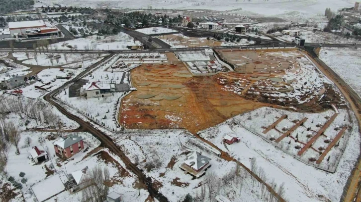 Sivas’ın "Altınkale"si beyaza büründü
