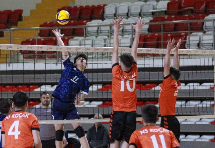 Sivas’ta düzenlenen Voleybol Okul Sporları Yıldızlar Türkiye Birinciliği heyecanla başladı