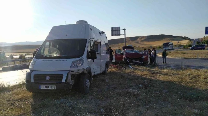 Sivas’ta karavan ile otomobil çarpıştı: 7 yaralı
