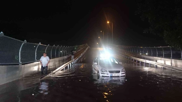 Sivas’ta sağanak yağış hayatı olumsuz etkiledi
