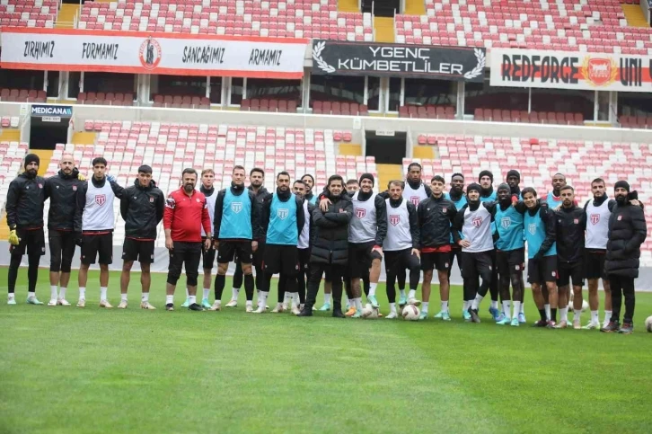 Sivasspor gazeteciler gününü kutladı
