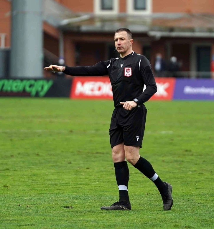 Sivasspor - İstanbulspor maçı Hüseyin Göçek yönetecek
