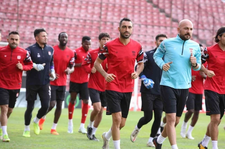 Sivasspor’un formaları havaalanında kayboldu!
