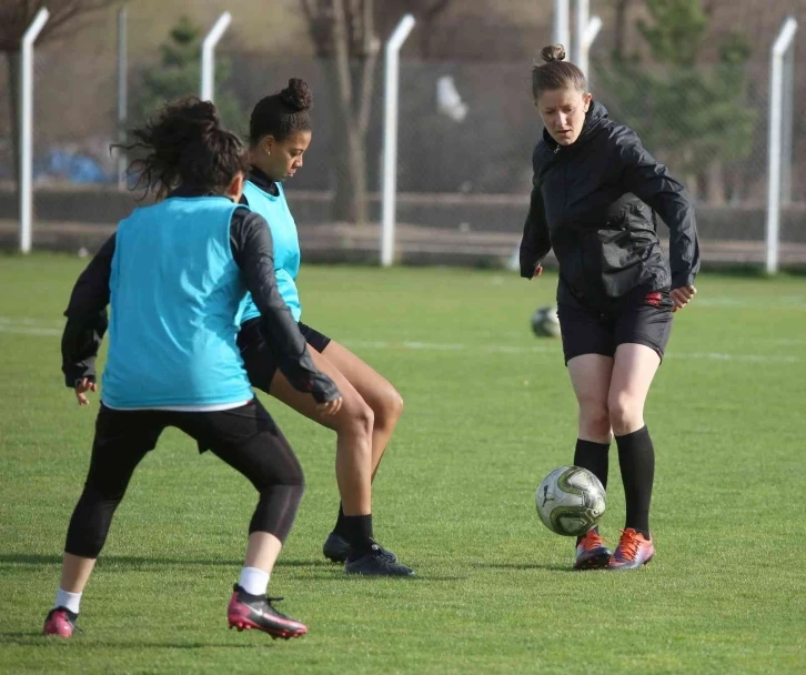 Sivasspor’un hedefi Trabzon’dan puan yada puanlar almak!
