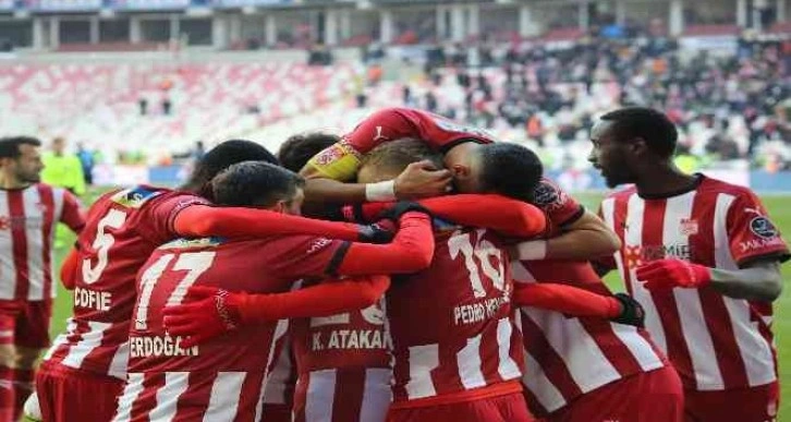 Sivasspor’da 2 futbolcu ceza sınırında