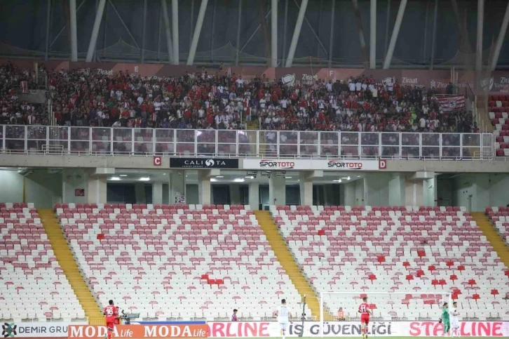 Sivassporlu taraftarlar Samsunspor maçına ilgi göstermedi
