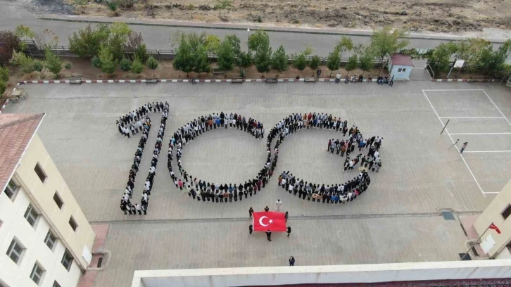 Siverek’te öğrencilerden Cumhuriyetin 100. yılına özel koreografi
