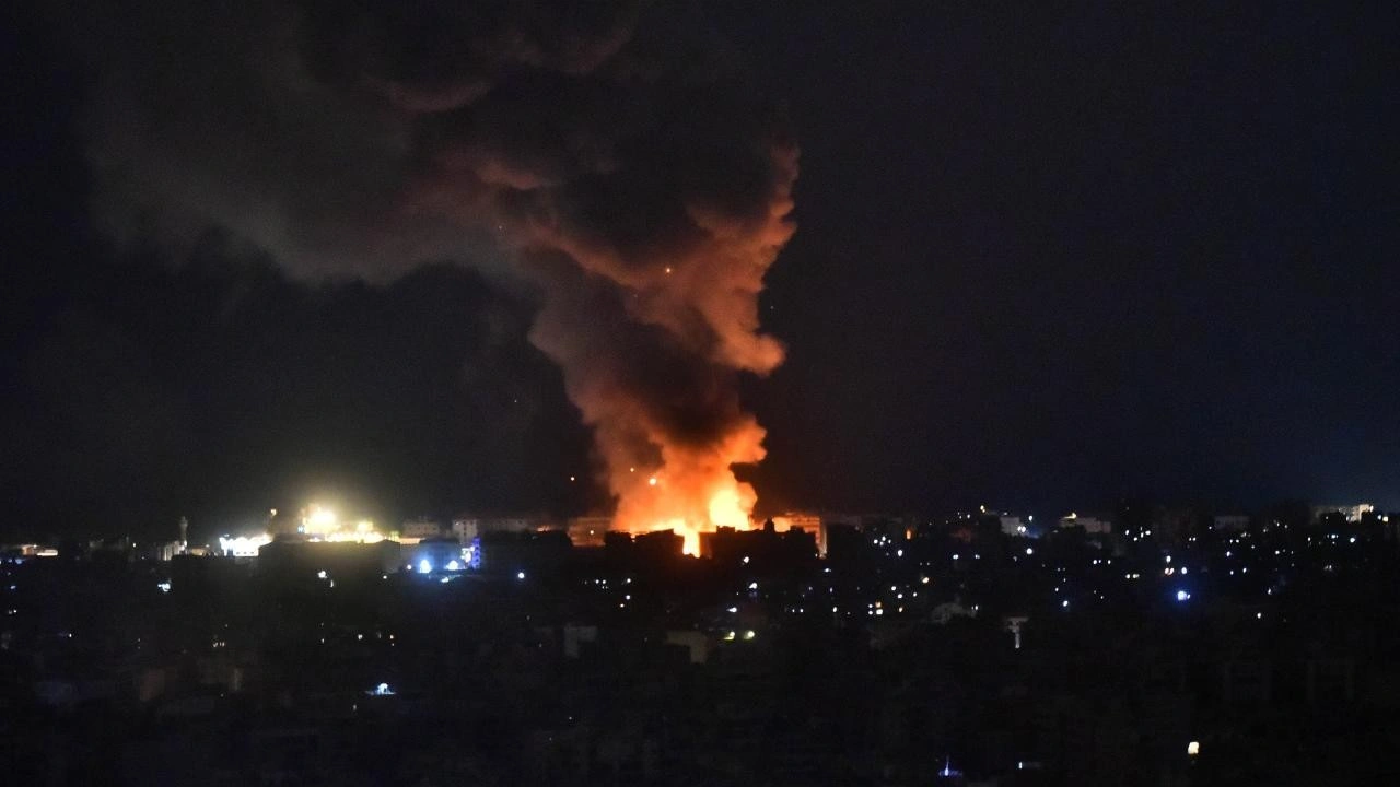 Şiyah’da 4 katlı bir bina hedef alındı...İsrail bir kez daha Dahiye’yi vurdu!