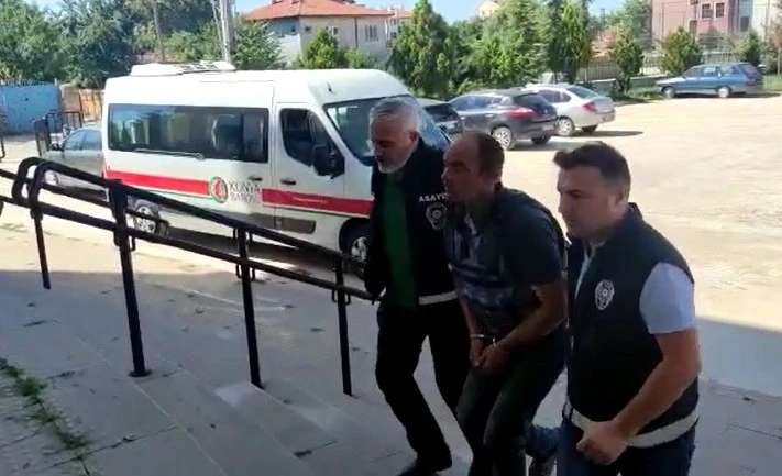 Sokak ortasında karısını bıçaklayarak öldüren zanlı tutuklandı
