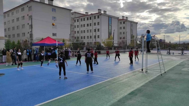 Sokak voleybol turnuvası başladı
