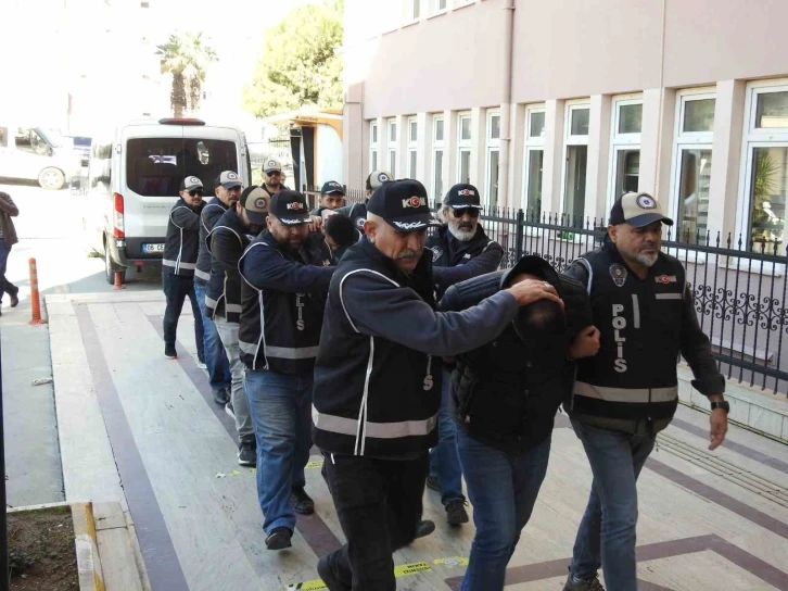 Söke’de göçmen kaçakçılığı operasyonu: 12 yakalama
