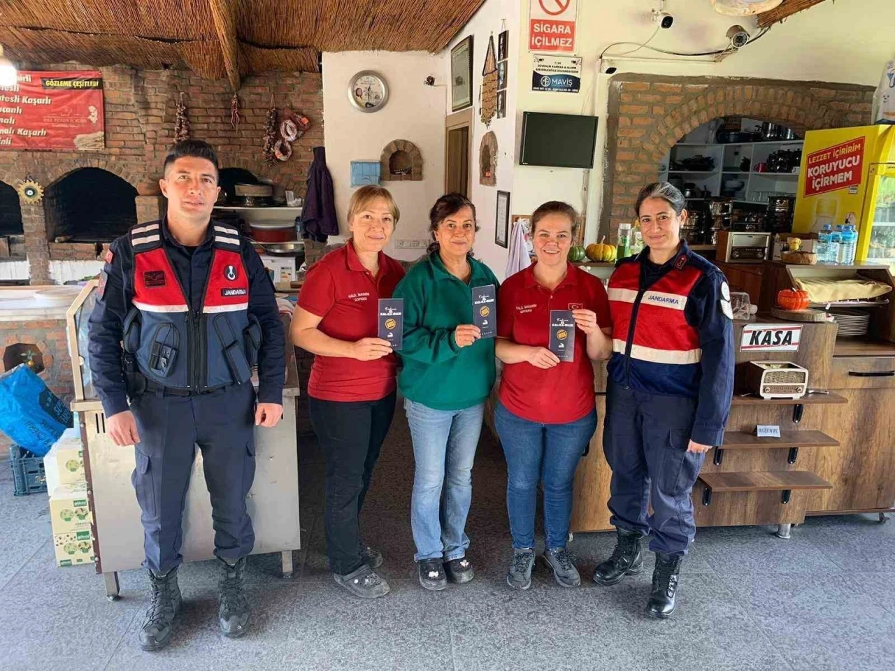 Söke’de jandarma ekipleri kadınları bilgilendirdi
