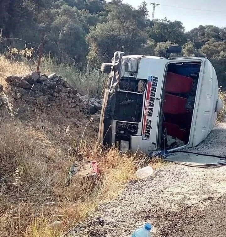 Söke’de yolcu minibüsü devrildi: 3 yaralı
