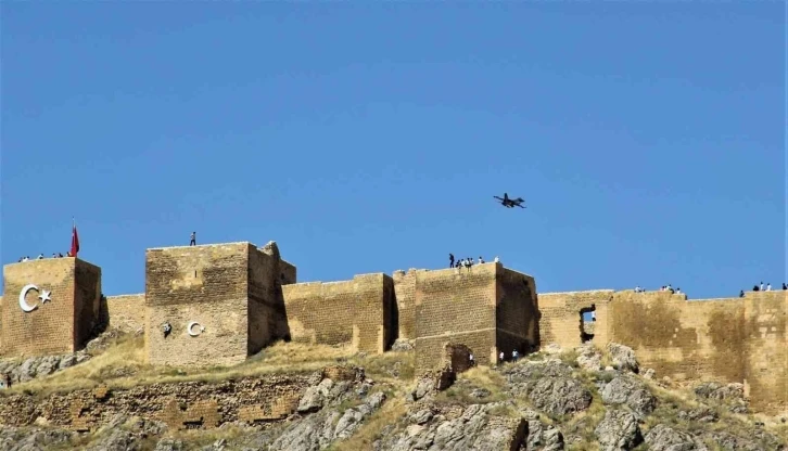 SOLOTÜRK’ün Bayburt’taki uçuş görüntüleri paylaşıldı
