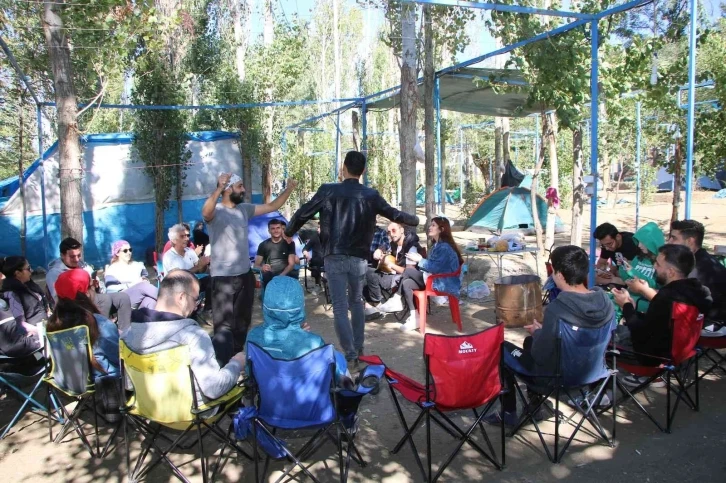 Sonbaharda kampın adresi doğunun gizli cenneti ’Hazar Gölü’
