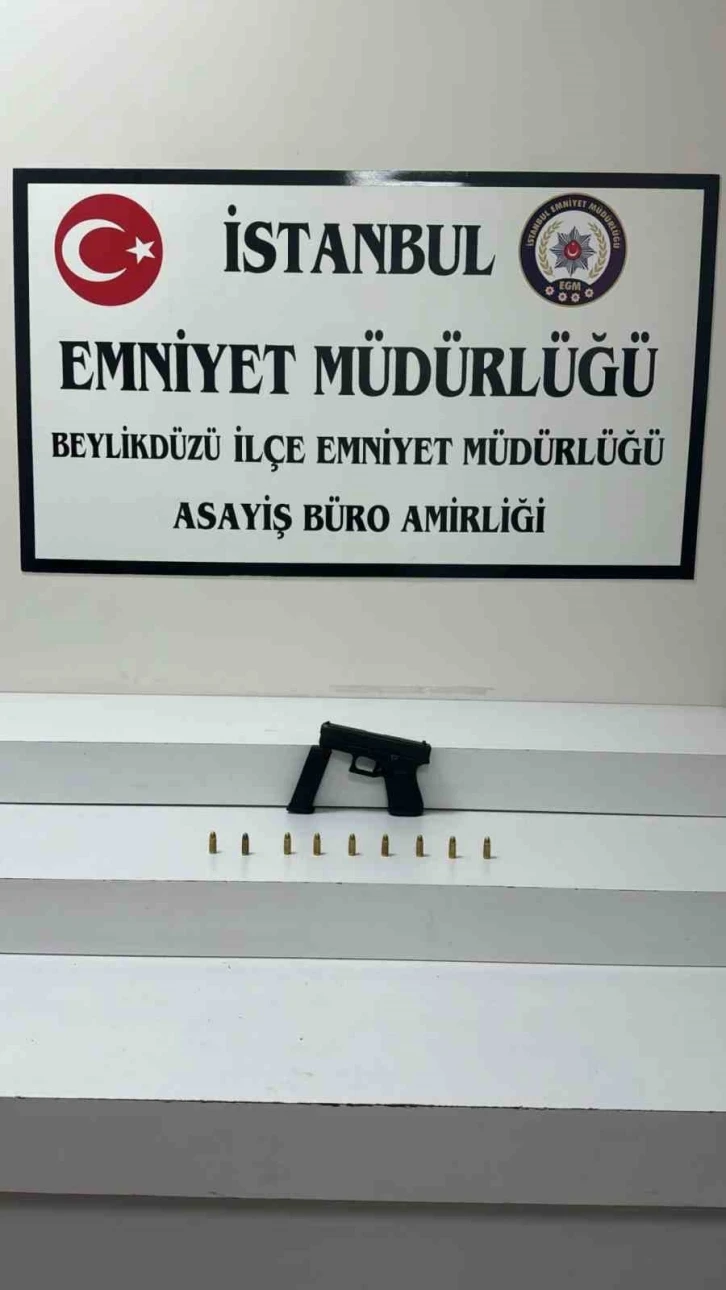 Sosyal medya fenomeni Banu Parlak gözaltına alındı: Evinden ruhsatsız silah çıktı
