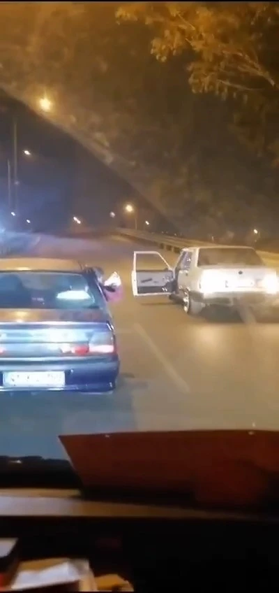 Sosyal medya uğruna hem kendini, hem de trafiği tehlikeye düşürdü
