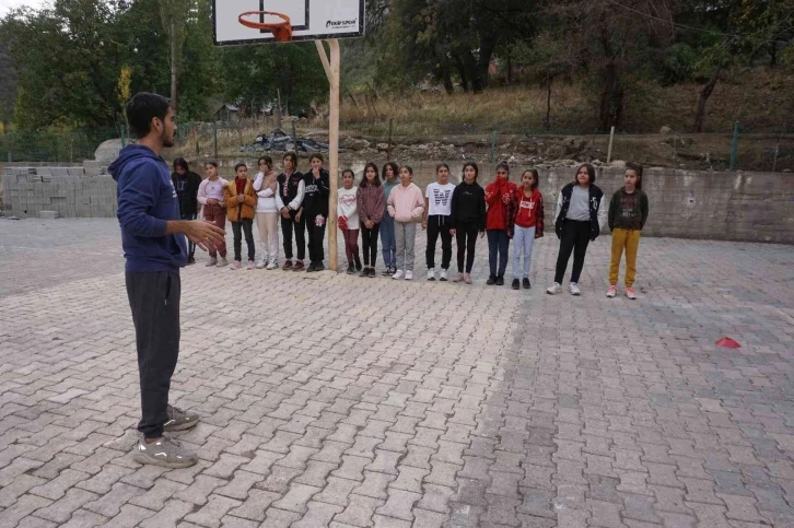 Spor kursları Kuzey Irak sınırına sıfır noktadaki kız çocuklarının umudu oldu
