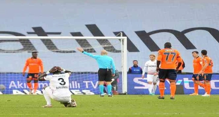 Spor Toto Süper Lig: Başakşehir: 2 - Gaziantep FK: 0 (Maç sonucu)