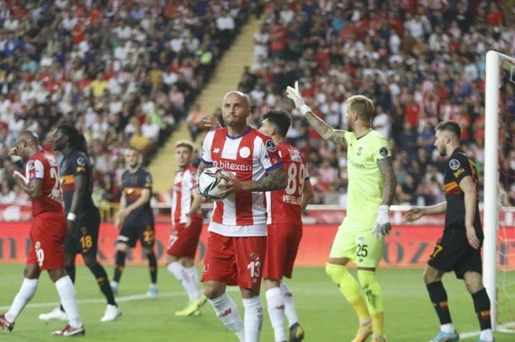 Spor Toto Süper Lig: FT Antalyaspor: 1 - Galatasaray:0 (İlk yarı)
