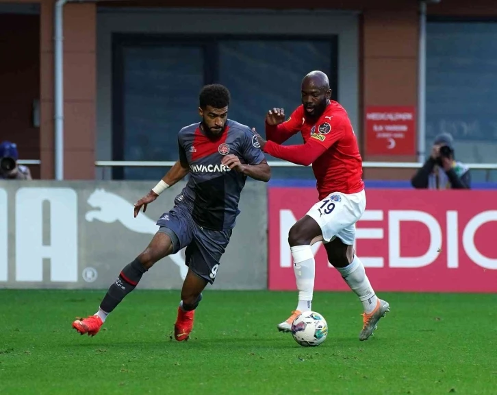 Spor Toto Süper Lig: Kasımpaşa: 1 - Fatih Karagümrük: 0 (İlk yarı)
