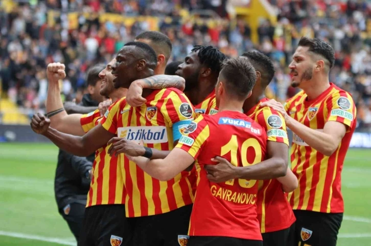 Spor Toto Süper Lig: Kayserispor: 1 - Beşiktaş: 0 (İlk yarı)
