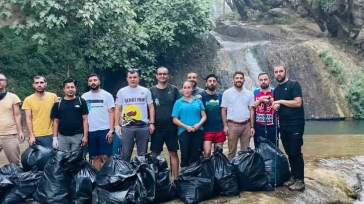 Sporculardan doğa gezisi sonrası 4 saatlik temizlik çalışması
