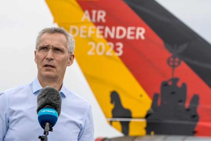 Stoltenberg, Air Defender Tatbikatı'na katılan askerleri ziyaret etti