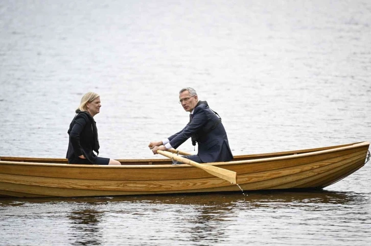 Stoltenberg ve Andersson’dan kayık sefası
