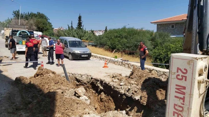 Su arızasını giderirken göçük altında kaldılar
