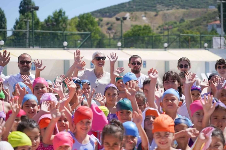 Su eğlence dünyasında yüzme kursları başladı
