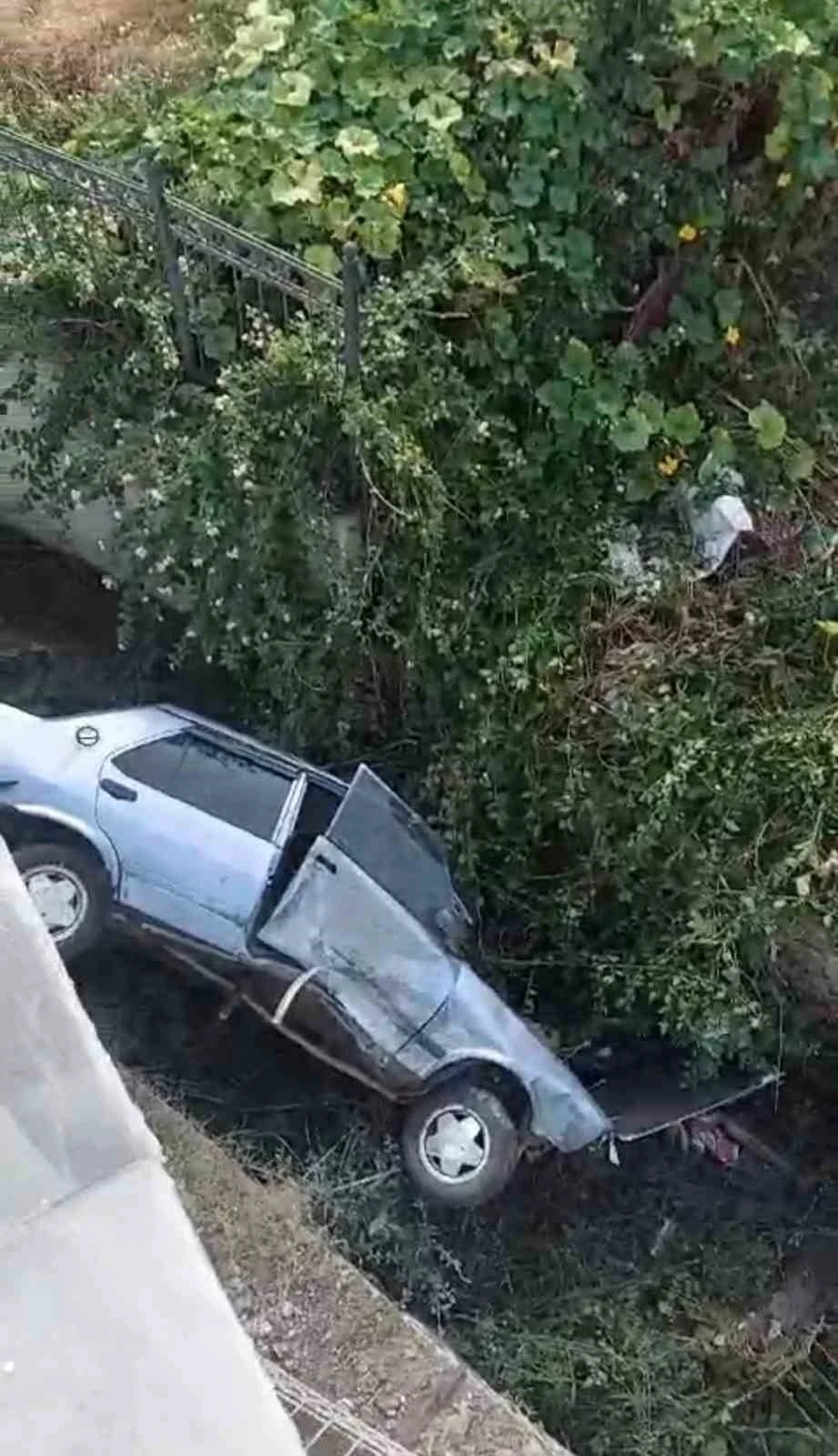 Su kanalına düşen Tofaş’ın sürücüsü yaralandı
