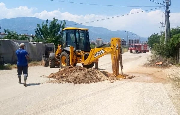 Su şebekesi tamir edilirken doğalgaz hattını patlattılar