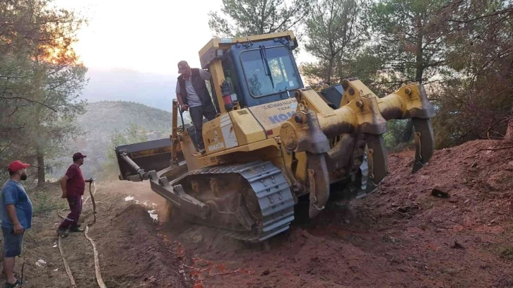 Su tankerleri için yol açma çalışmaları yapılıyor
